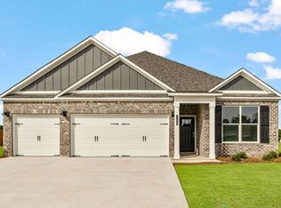 100 Creekridge St, Headland, AL 36345