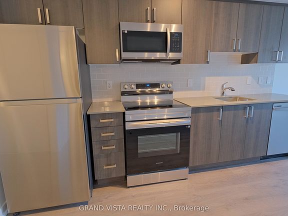 4th image of 556 Marlee Ave #209