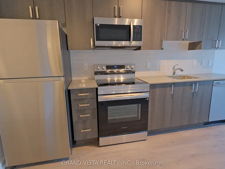 556 Marlee Ave #209 — Photo 4