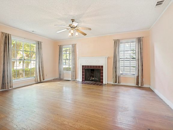 3rd image of 6322 Covington Ln