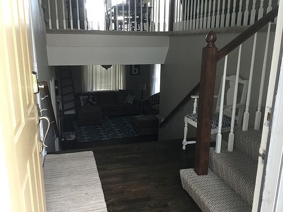 Entry to large staircase