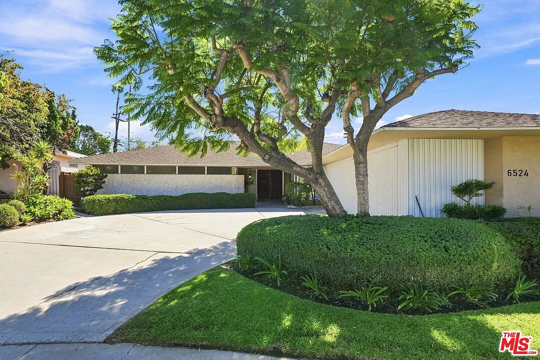 4 bed, 4.0 bath, 3208 sqft, $10,600 — Photo 2