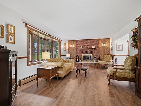 4th image of 200 Aspen Way