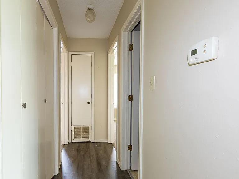 W Lillian St Fourplex — Photo 36
