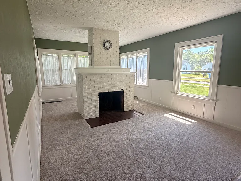 1334 W Highland Blvd — Photo 2