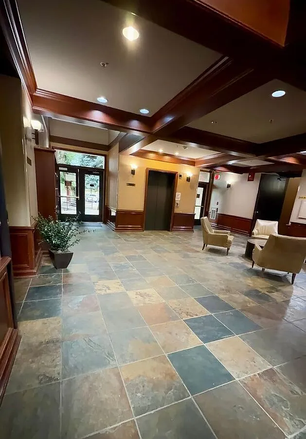 Beautifully Updated 2bd/2ba Condo, August Free If You Apply Now! — Photo 3