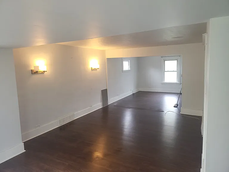18 Whitfield Ave — Photo 3