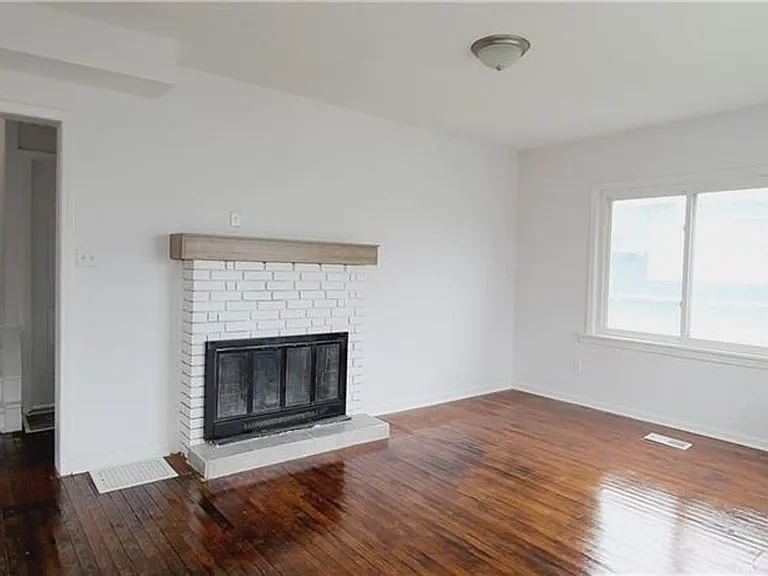 139 S Maple St — Photo 2