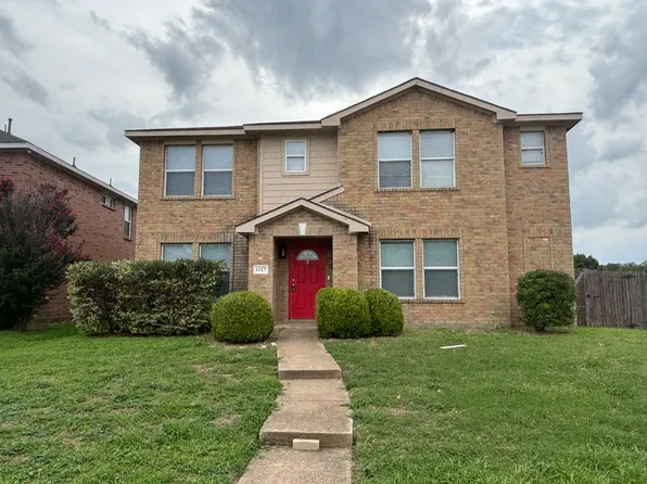 1327 Falcon Holw, Cedar Hill, TX 75104