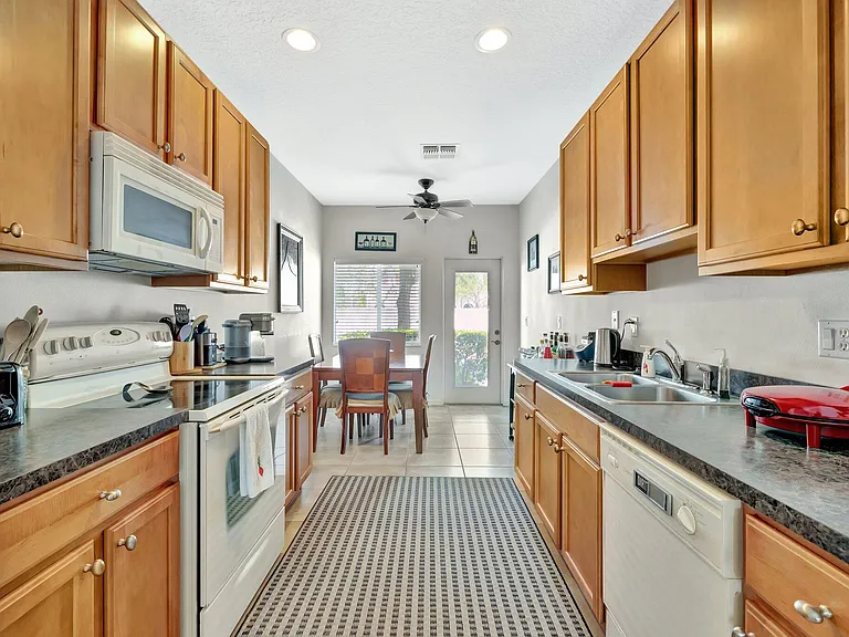 2061 SE Glen Ridge Dr — Photo 6