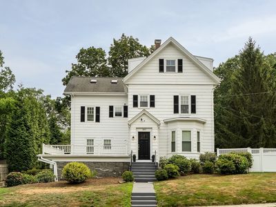 140 Mount Vernon St, Newton, MA, 02465