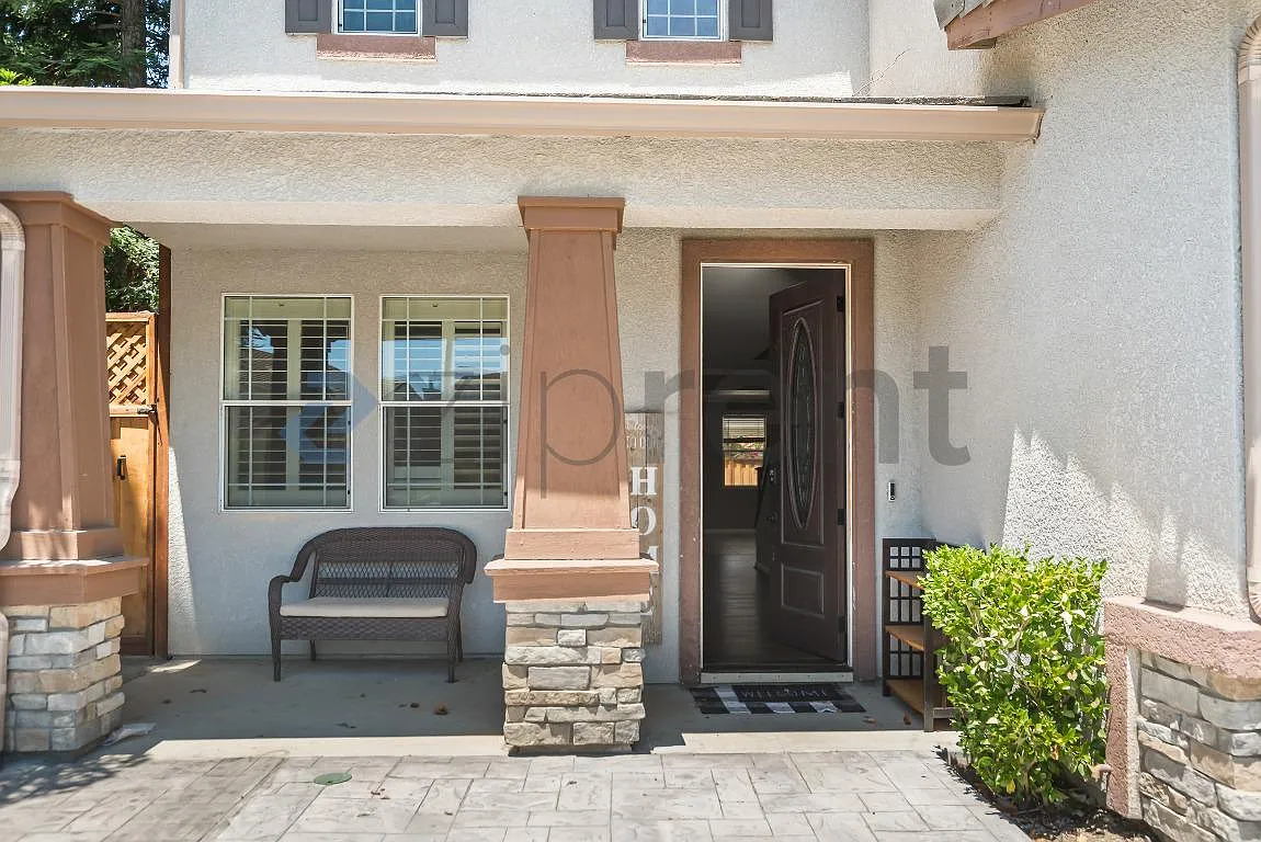 5 bed, 3685 sqft, $5,500 — Photo 3