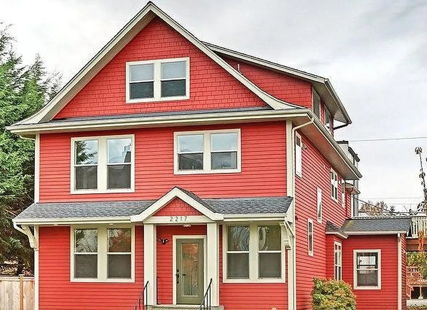 2217 42nd Ave SW — Photo 2