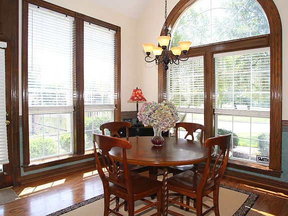 5th image of 250 Highland Oaks Cir