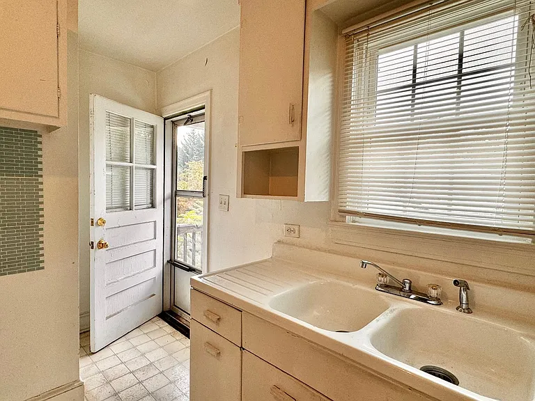 1505 Broad Ave — Photo 9