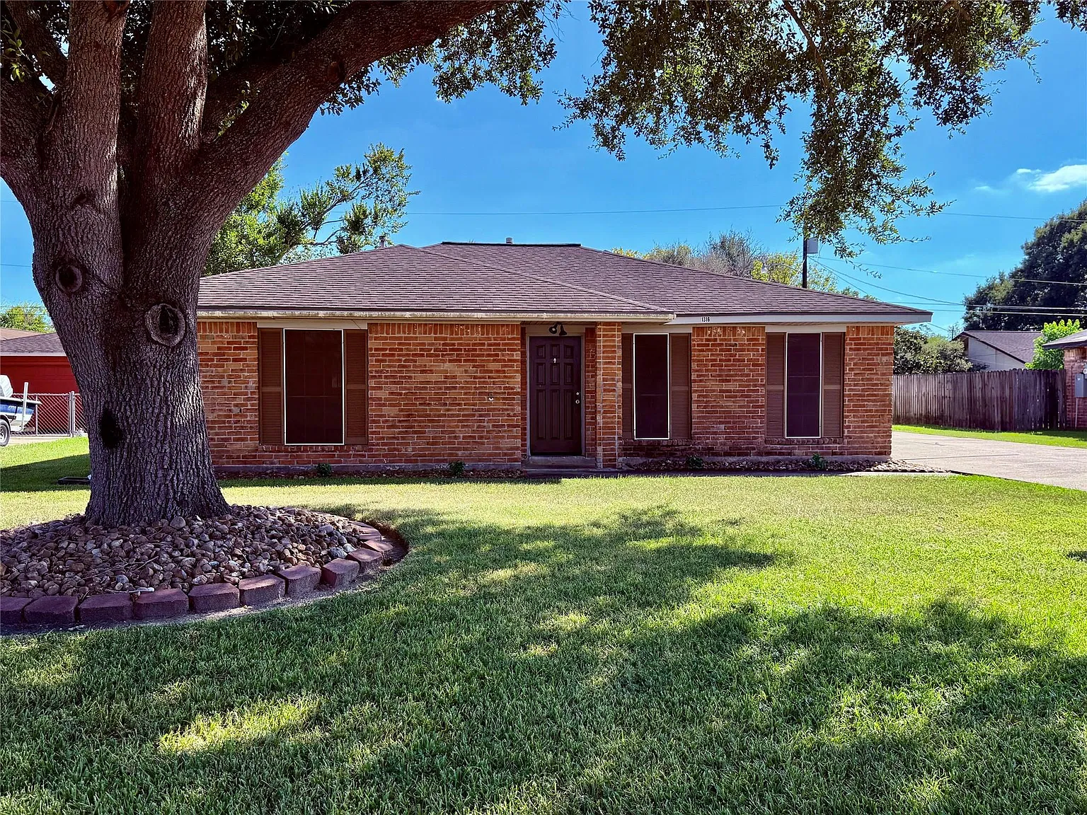3 bed, 2.0 bath, 1407 sqft, $1,769 — Photo 1