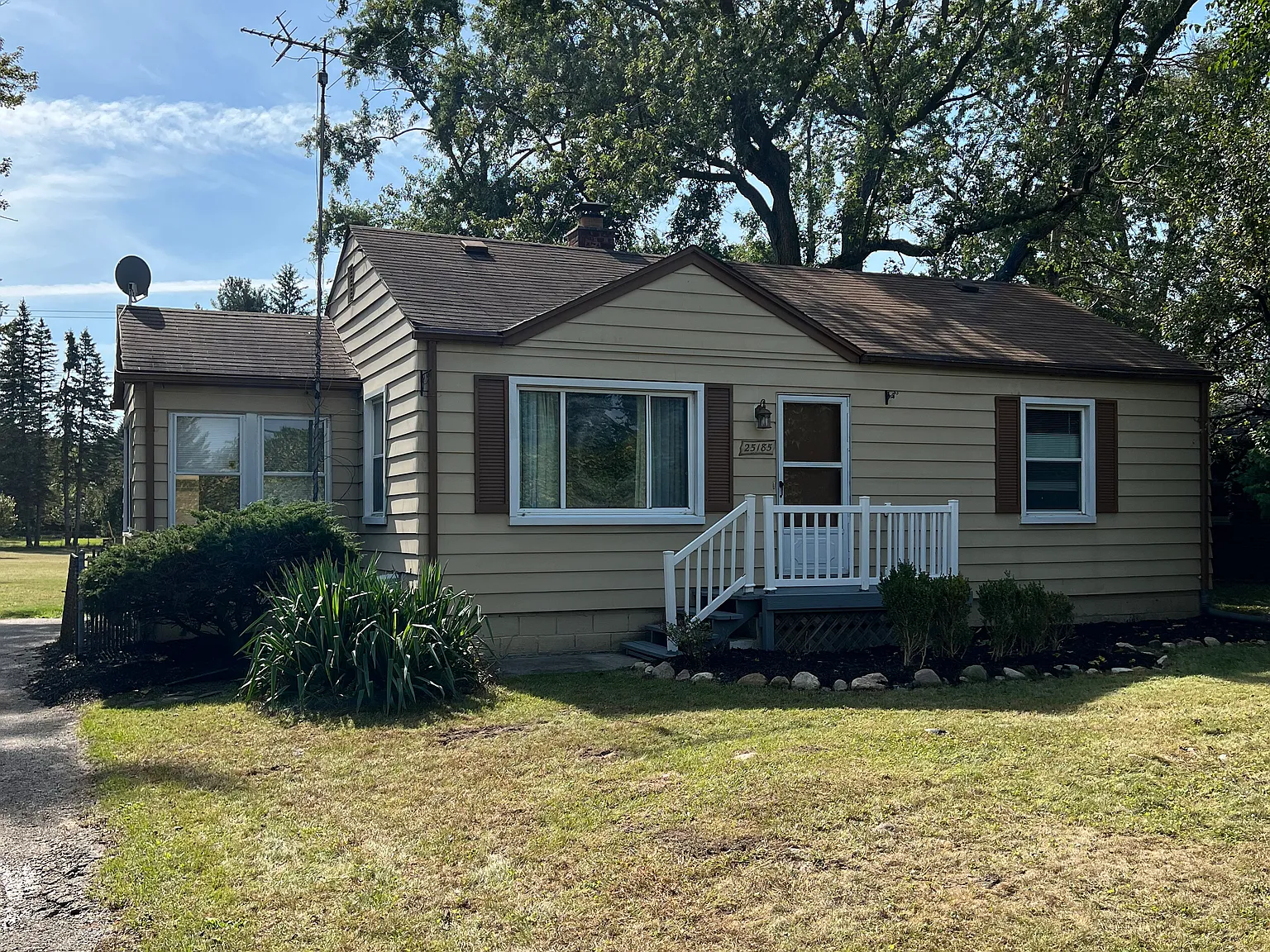 25185 W Nine Mile Rd — Photo 1