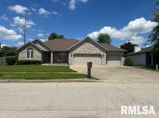 3901 Destiny Dr, Springfield, IL 62712