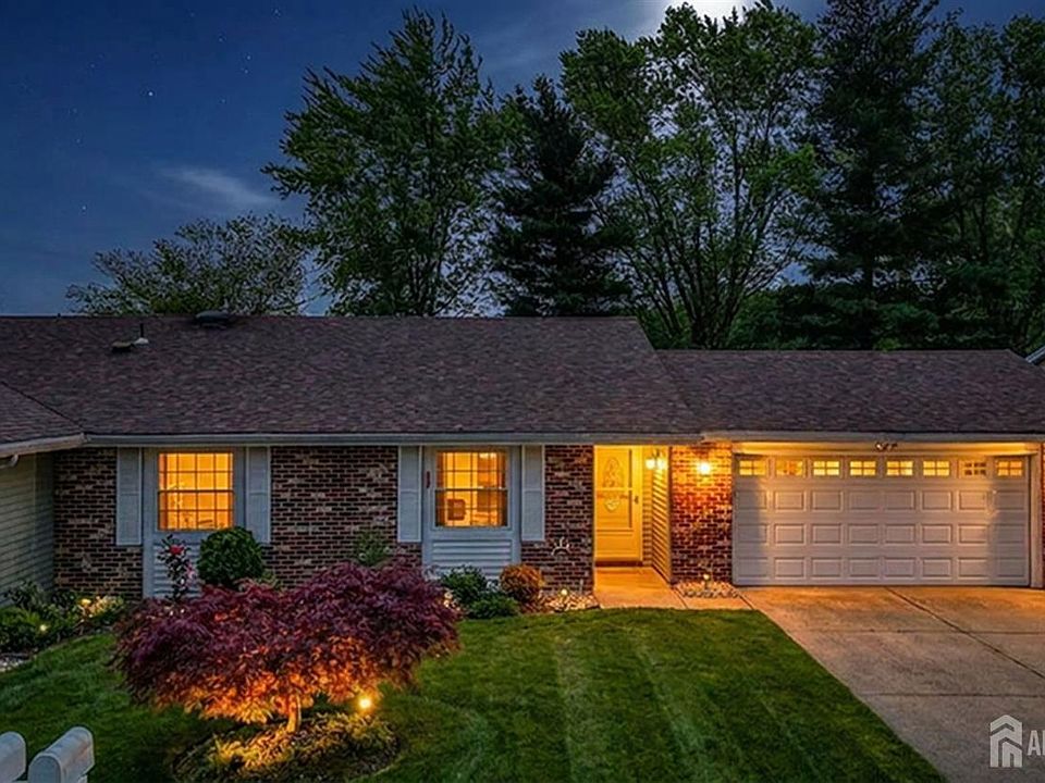 1st image of 484 Fairton Dr #B