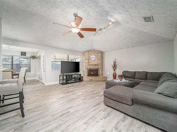 4th image of 1905 Eastwind Dr