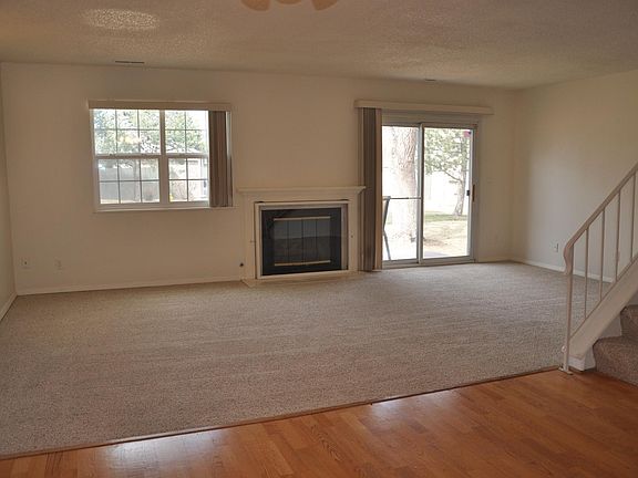 Large living area, gas fireplace
