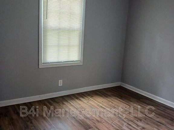 5th image of 880 Linda Way