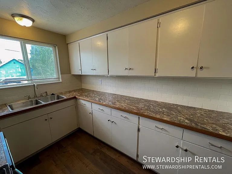 1859 W 12th Ave — Photo 4