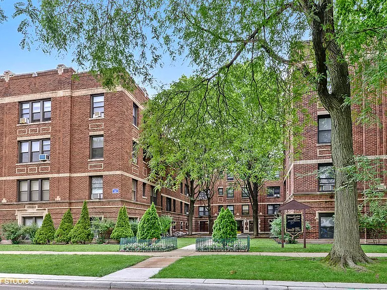 4625-35 N. Winchester Ave. — Photo 1