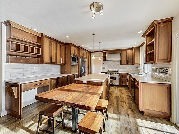 4th image of 126 Crestview Dr