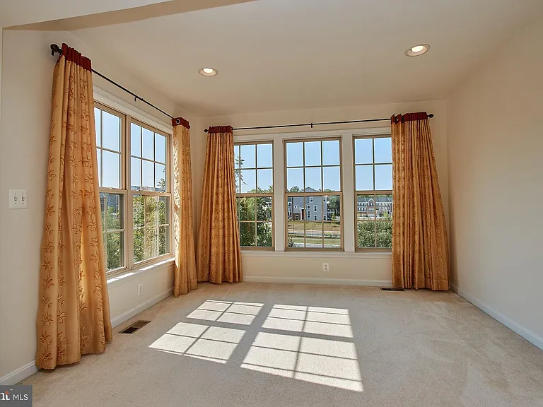 42649 Macauley Pl — Photo 17