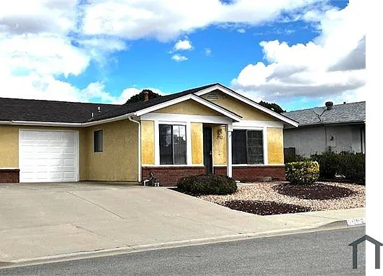 27312 Hacienda Dr