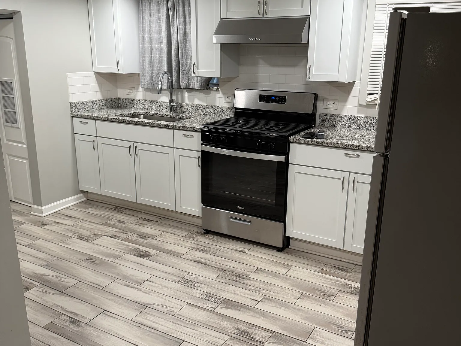 2 bed, 800 sqft, $1,400 — Photo 1