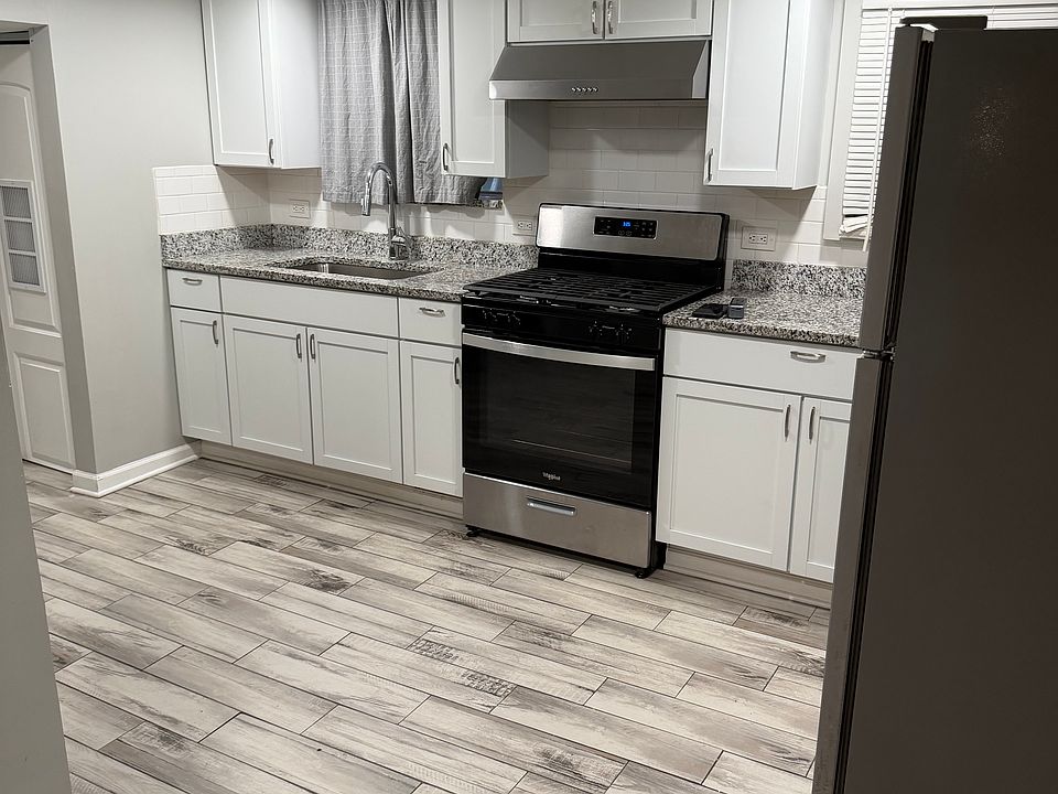 1st image of 5000 W Drummond Pl #B