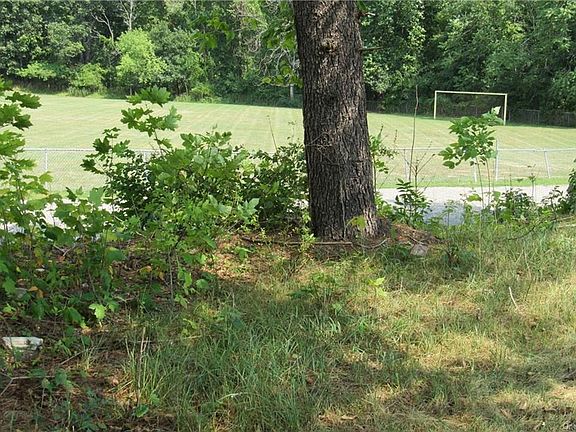3rd image of 136 E Dorsey Ln