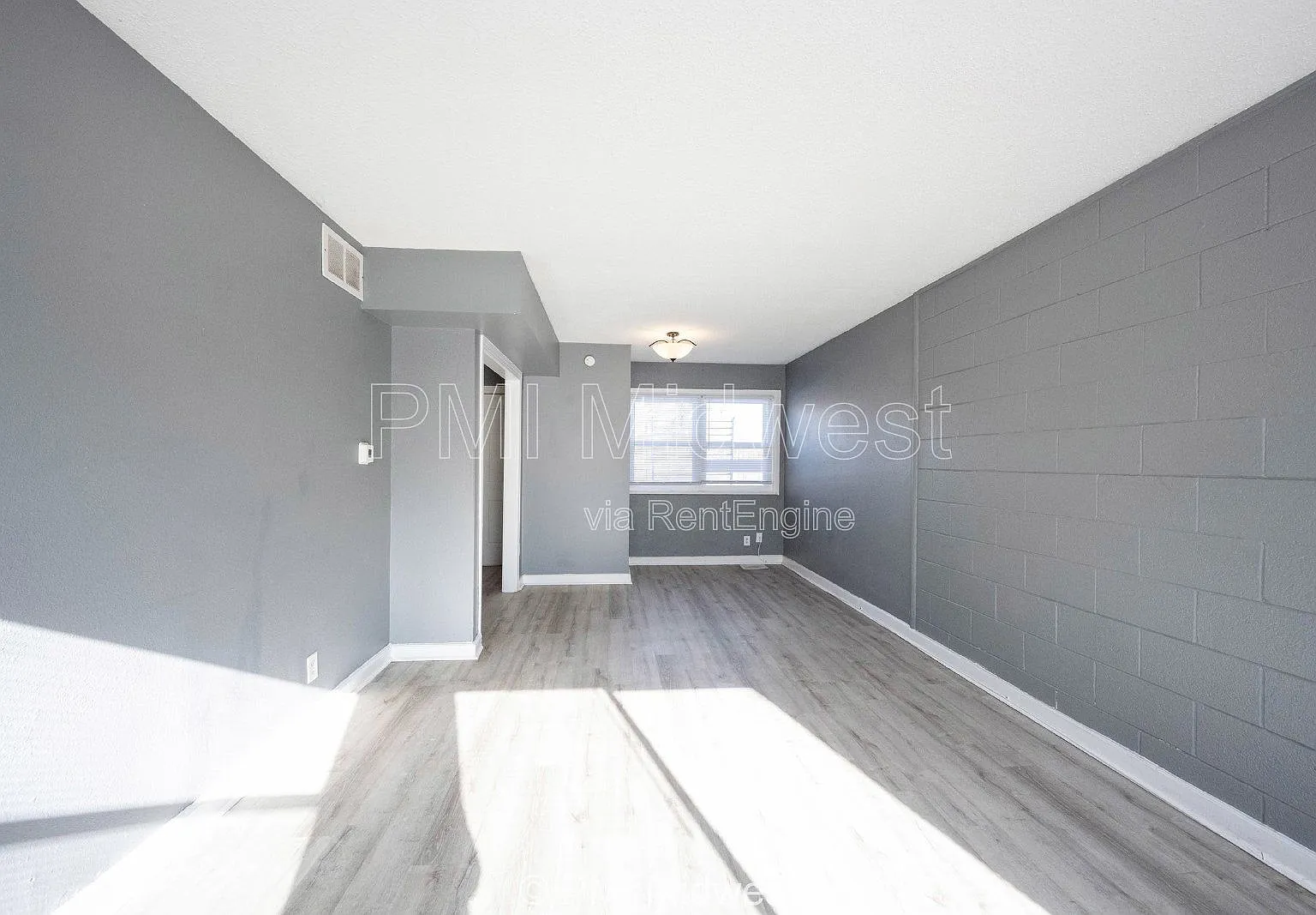 2 bed, 1.0 bath, 900 sqft, $949 — Photo 2