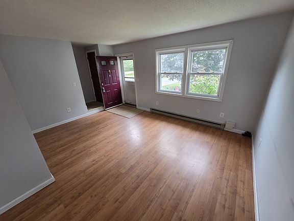 4th image of 152 Cottage Grv #B