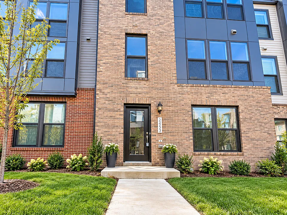 2453 Liberty Loop