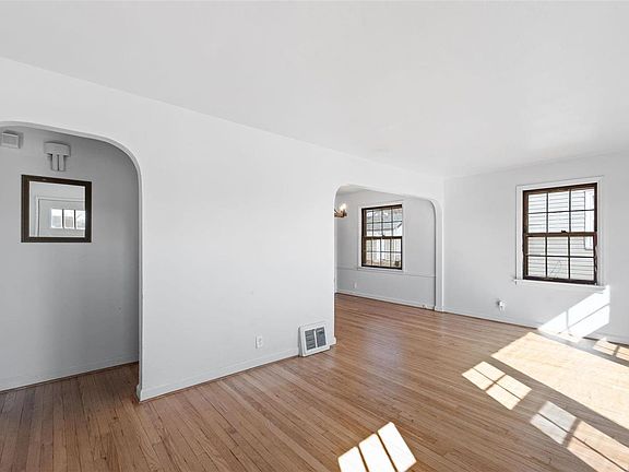 5th image of 8127 Myrick St