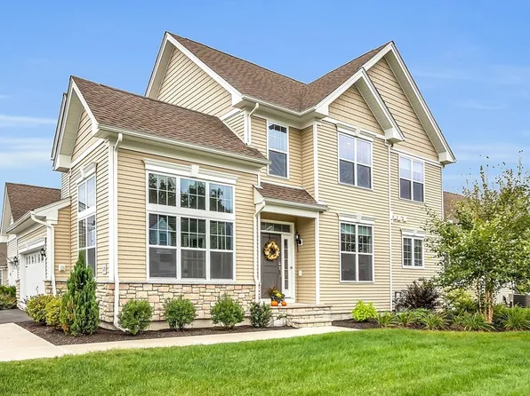 23 Helen Ln #23, Millis, MA 02054