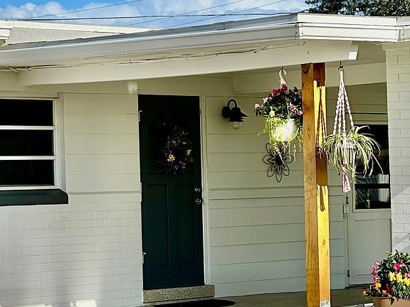 2nd image of 906 Santa Cruz Rd