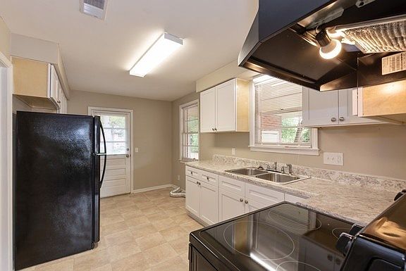 Hudson Homes Management - Kitchen