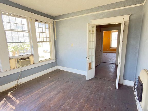 4th image of 1700 S Laurel St