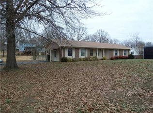 1618 Deer Hollow Dr, Lawrenceburg, TN 38464