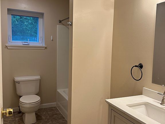 5th image of 52 Gates Ave #4