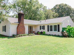 4 Riverside Dr, Smithfield, VA 23430