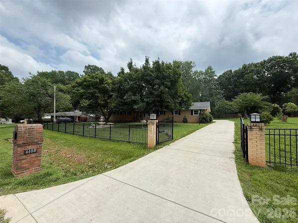6108 Mallard Dr, Charlotte, NC 28227