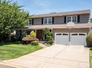 15 Huber Court, Rockville Centre, NY 11570