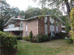 91 Southport Woods Dr, Southport, CT 06890