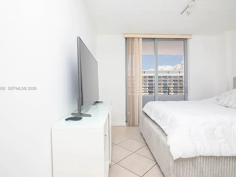 5555 Collins Ave #14U — Photo 32