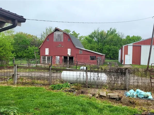 78 Franks Ln, Hillsboro, IL 62049